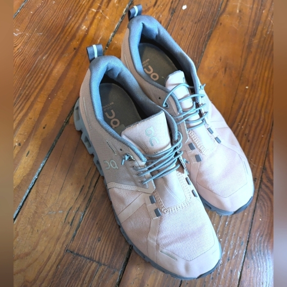 On Running Shoes - on Women's Cloudwander Waterproof Hiking Workout Sneaker Size 9.5